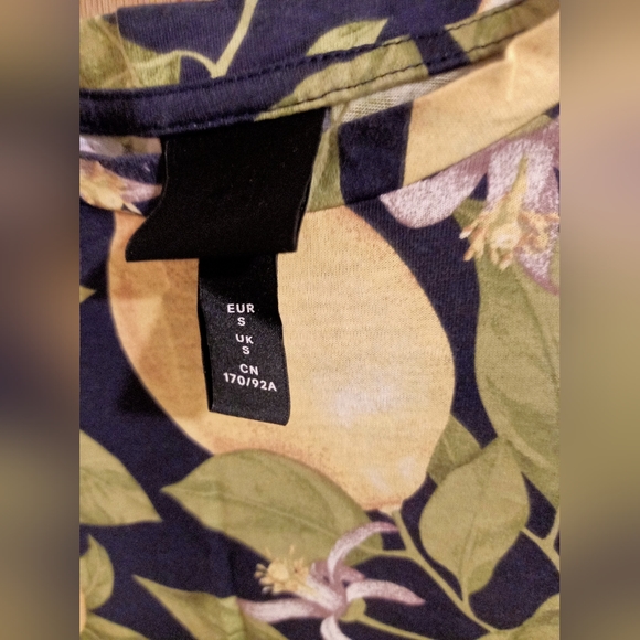H&M cotton T-shirt with lemon designs, size S - Picture 3 of 3